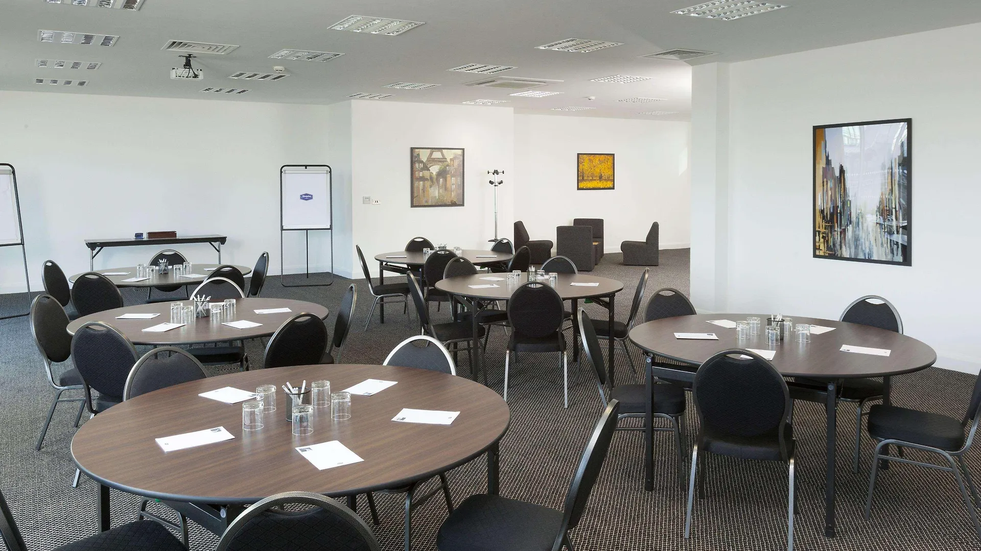 Hampton By Hilton Luton Airport Hotel