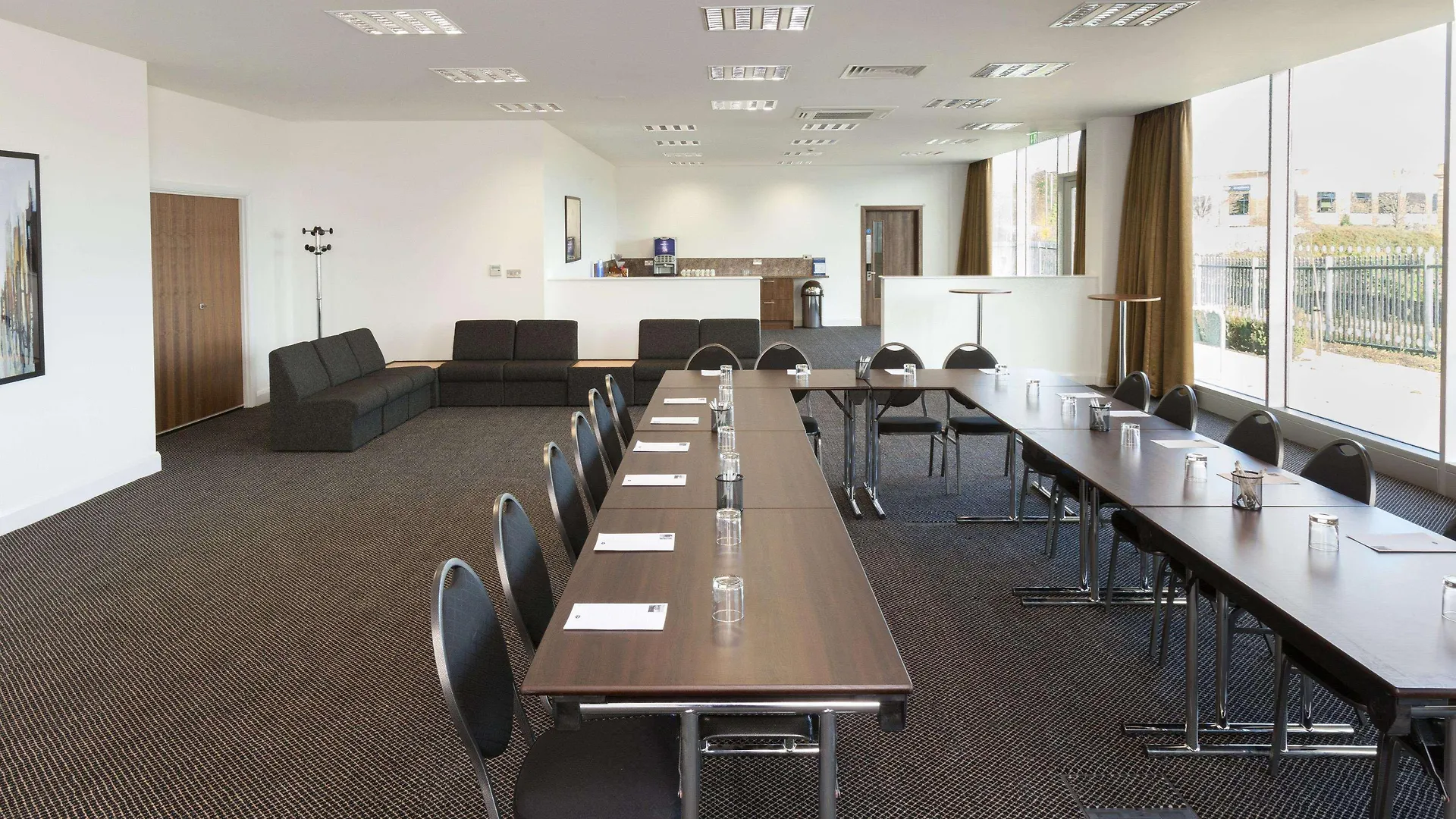 Hampton By Hilton Luton Airport Hotel  Luton (Bedfordshire)