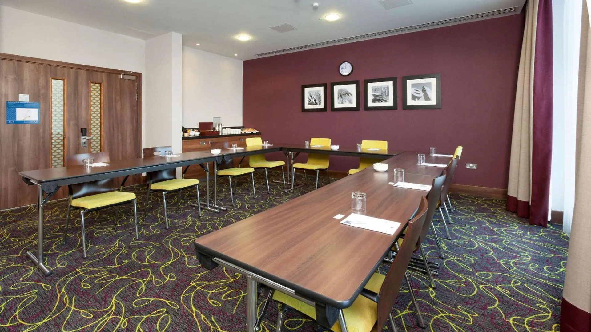 Hampton By Hilton Luton Airport Hotel 3*, Luton (Bedfordshire)