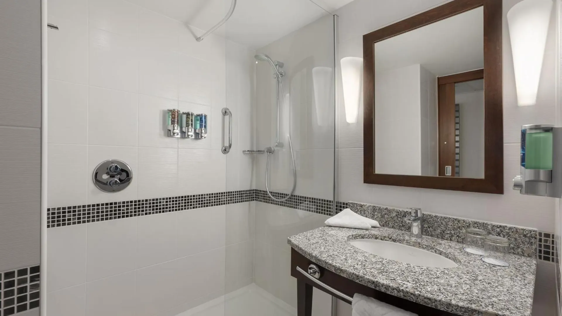 Hampton By Hilton Luton Airport Hotel