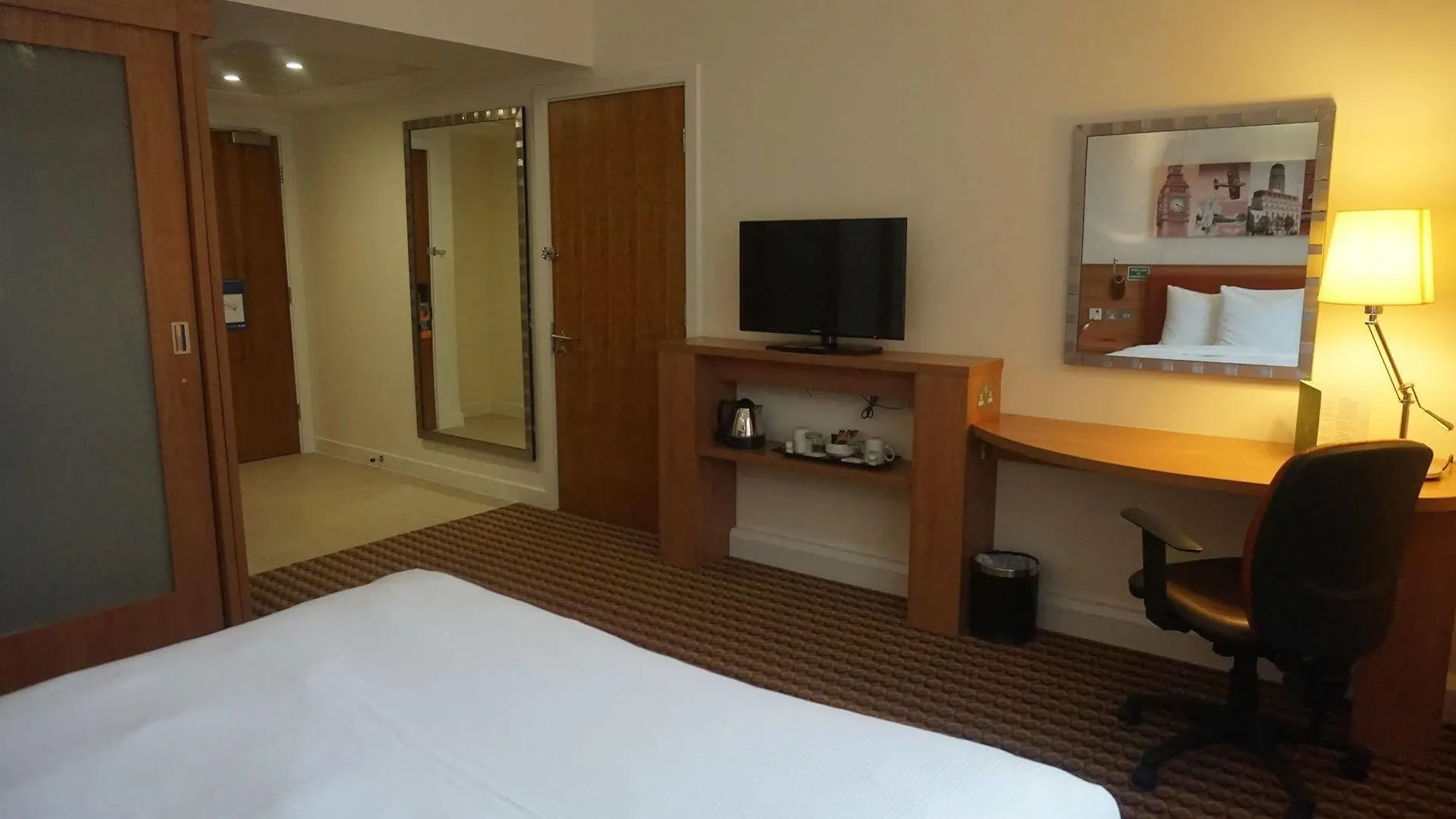 Hampton By Hilton Luton Airport Hotel 3*, Luton (Bedfordshire)